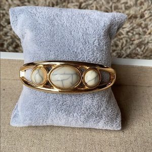 Howlite and gold bracelet